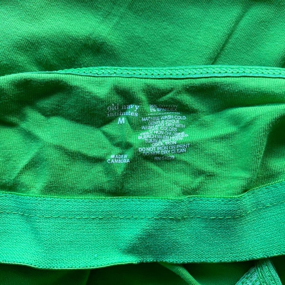 SOLD Set of 4 Layering Camisole Tank Tops sz M - Picture 4 of 7